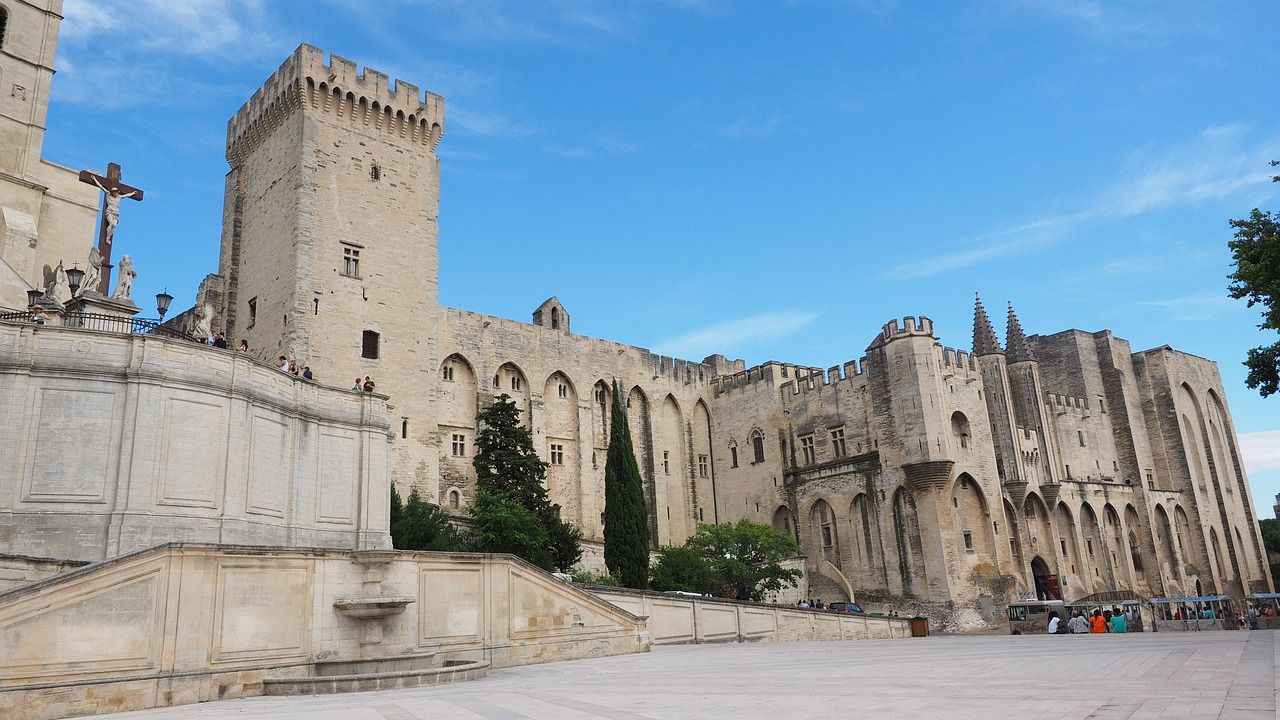 Avignon, Palais Papal, Ville