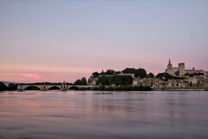 Les meilleurs lieux à visiter autour d'Avignon : découvrez les trésors de la région