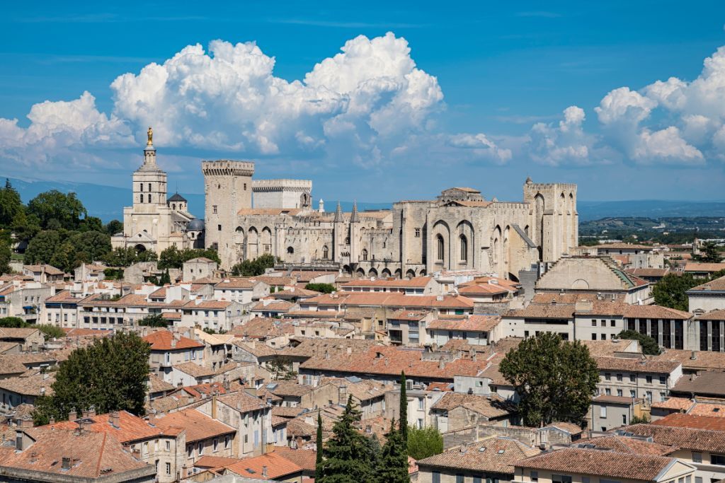 Tout savoir sur la garde d’enfants à Avignon : solutions et conseils pratiques