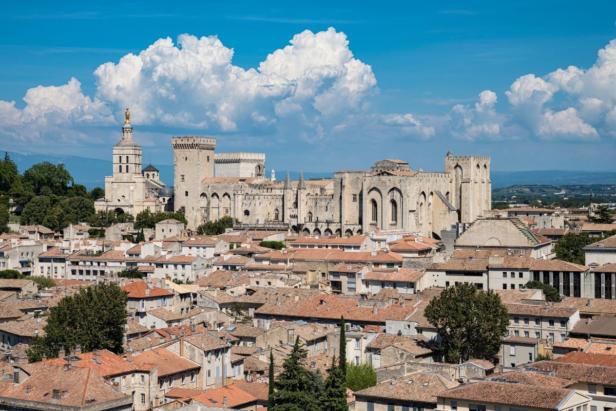 Tout savoir sur la garde d’enfants à Avignon : solutions et conseils pratiques