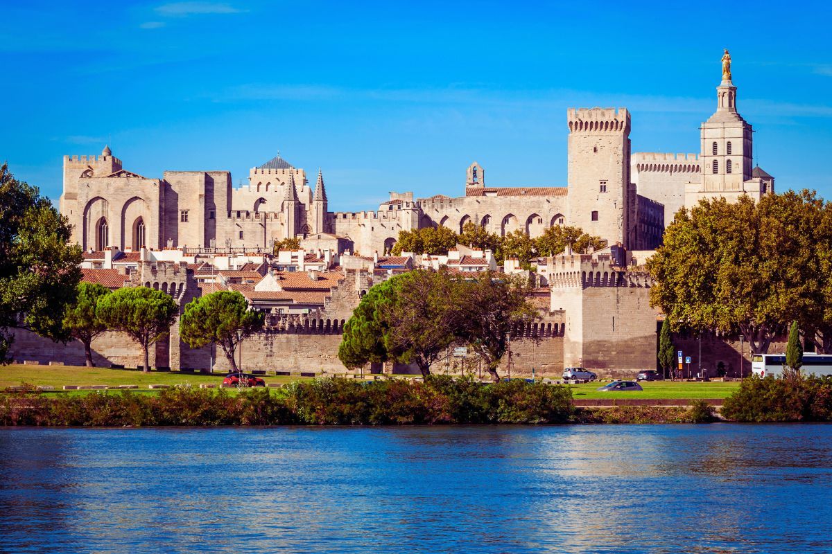 Quels critères prendre en compte pour choisir une résidence seniors à Avignon ?