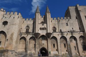 Les remparts d'Avignon : un patrimoine historique et culturel exceptionnel