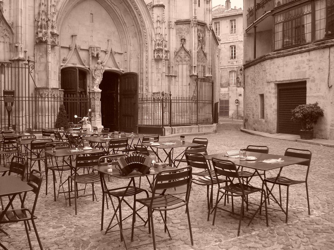 Restaurant, Avignon, Église